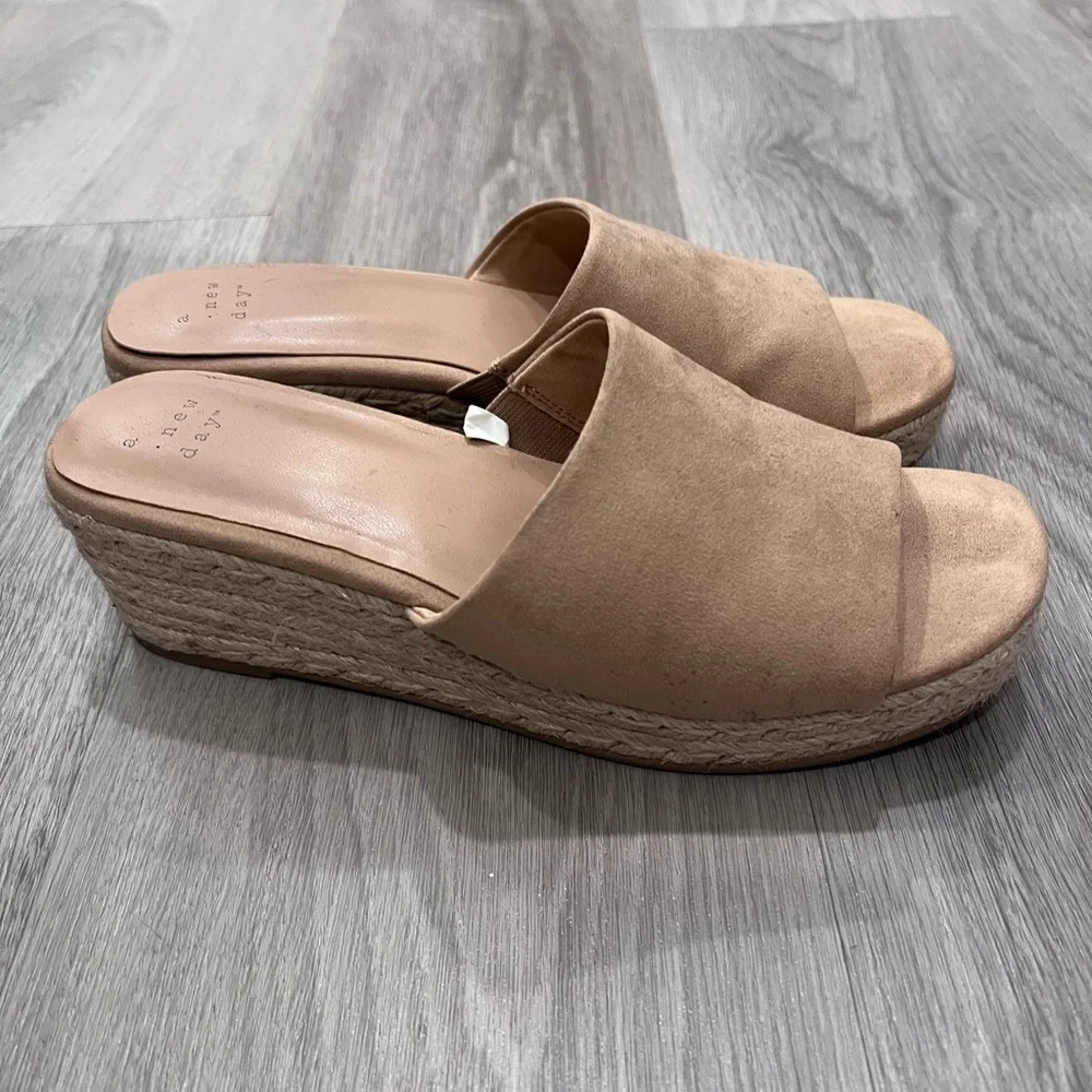 Casual Tan Platform Slide Sandals - Picture 2 of 5
